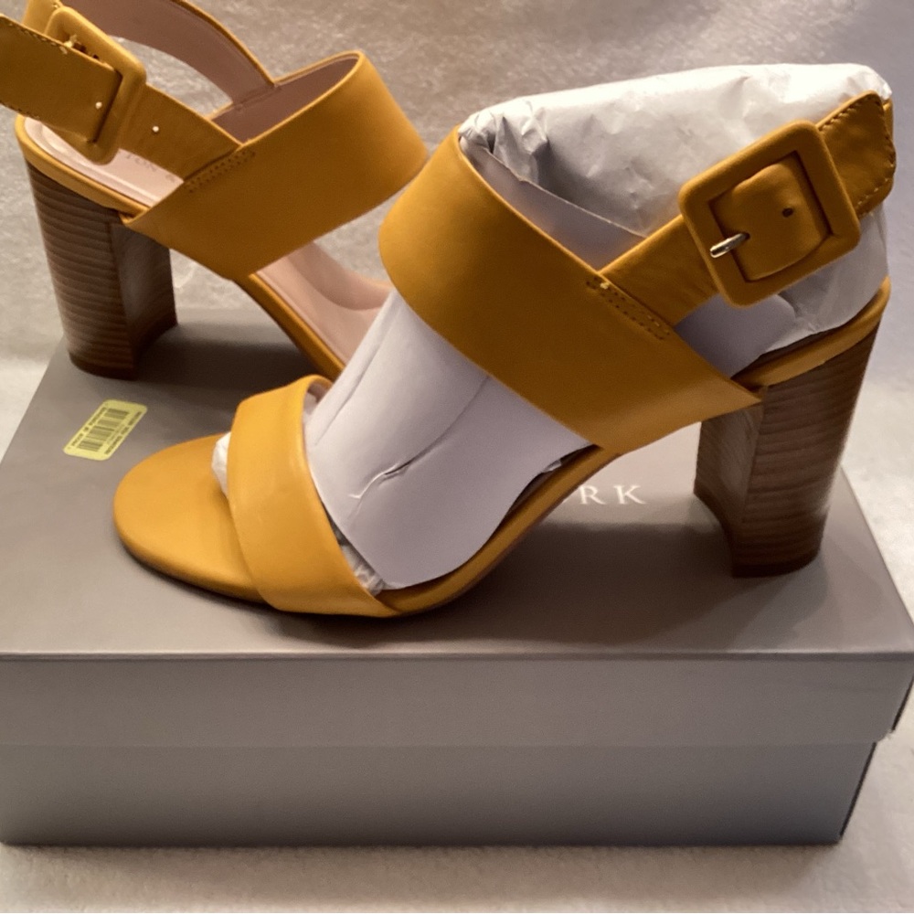 Farah Mustard Block Heel Sandals size 9M